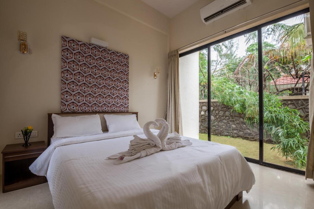 Stayvista'S Greenwoods Villa 10 - City-Center Villa With Private Pool, Terrace, Lift & Carrom Board Lonavala Esterno foto