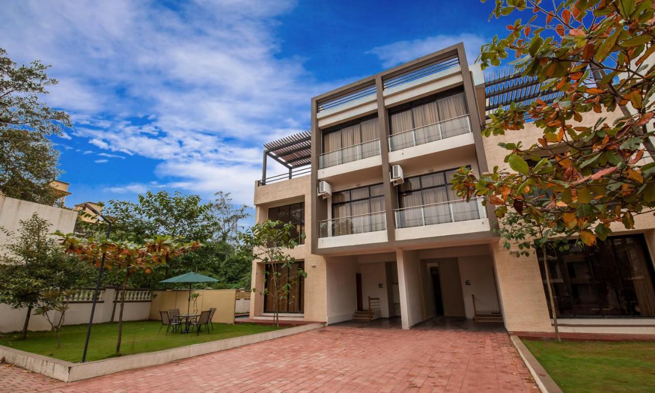 Stayvista'S Greenwoods Villa 10 - City-Center Villa With Private Pool, Terrace, Lift & Carrom Board Lonavala Esterno foto