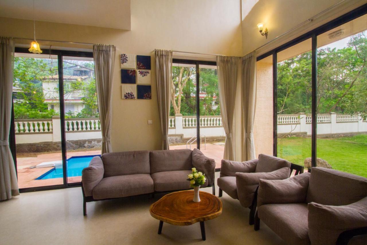 Stayvista'S Greenwoods Villa 10 - City-Center Villa With Private Pool, Terrace, Lift & Carrom Board Lonavala Esterno foto